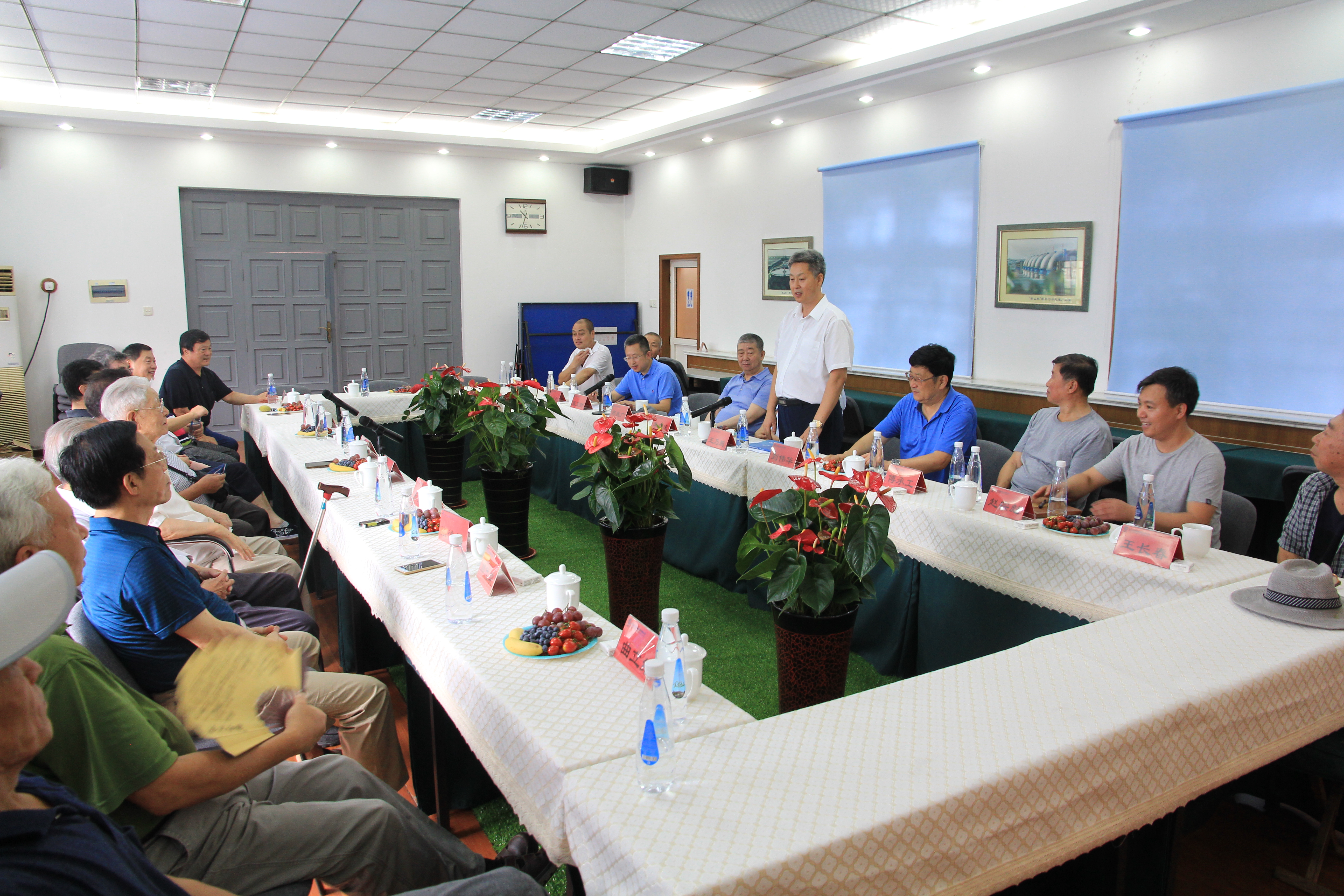 承前啟后 繼往開來 開啟青安新征程 ——慶祝公司成立六十周年老領(lǐng)導(dǎo)座談會紀實